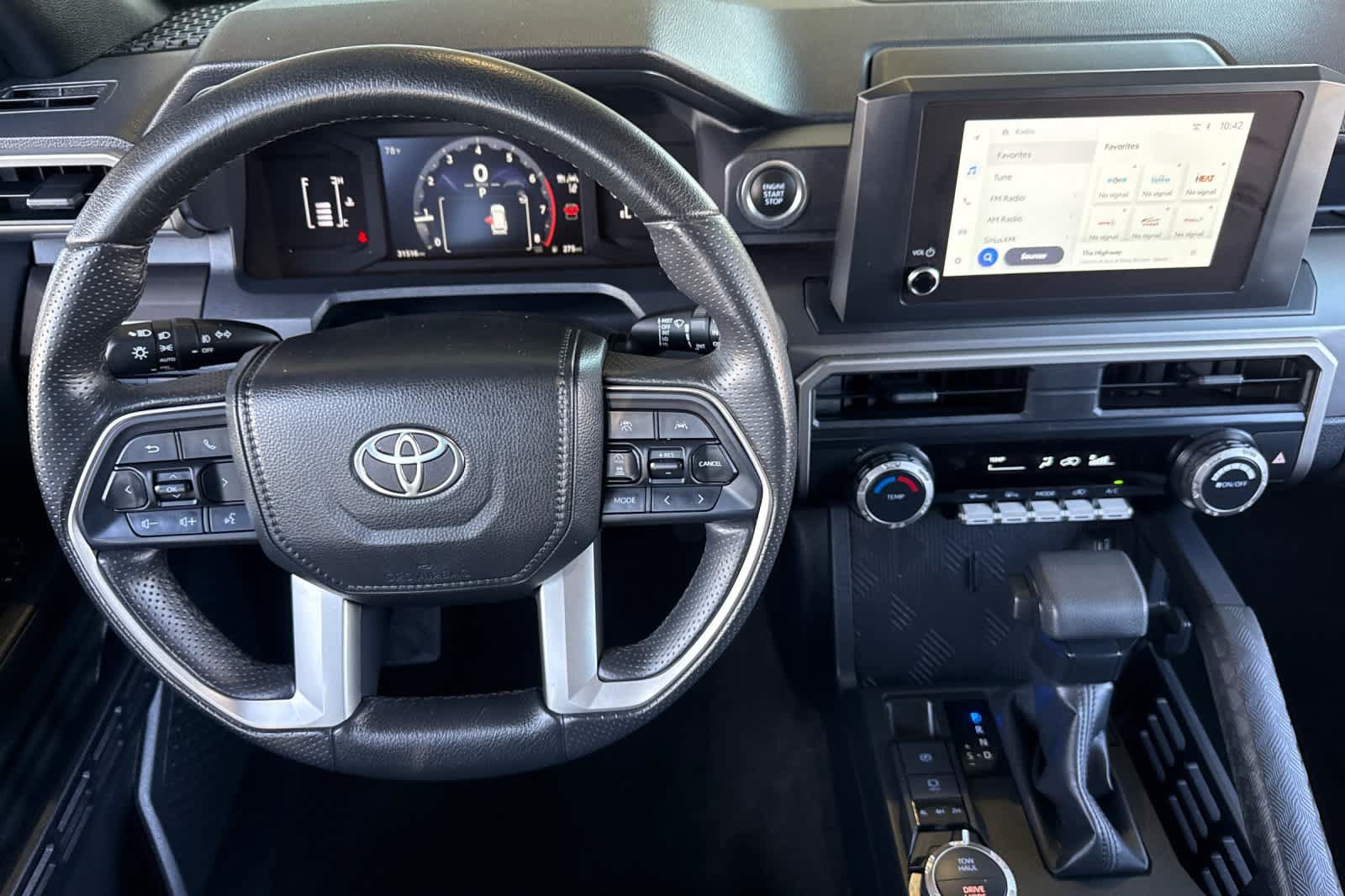 Used 2025 Toyota 4Runner SR5 AWD/4WD image 14