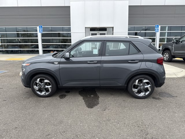 Used 2025 Hyundai Venue SEL FWD image 2