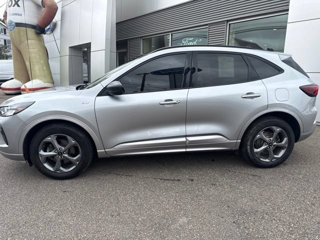 Certified 2023 Ford Escape ST-Line w/ Tech Pack #1 AWD/4WD image 9