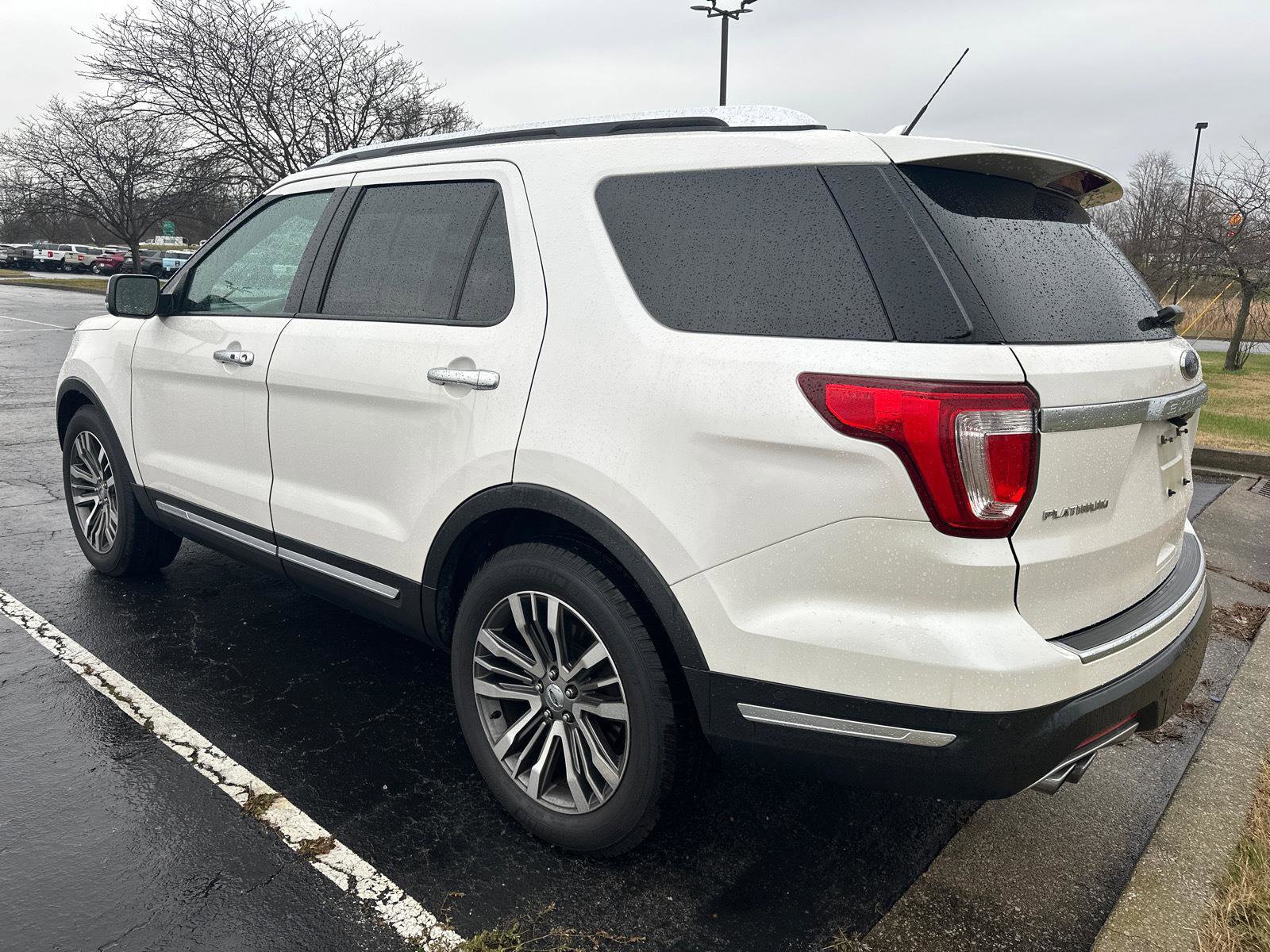 Certified 2019 Ford Explorer Platinum image 3