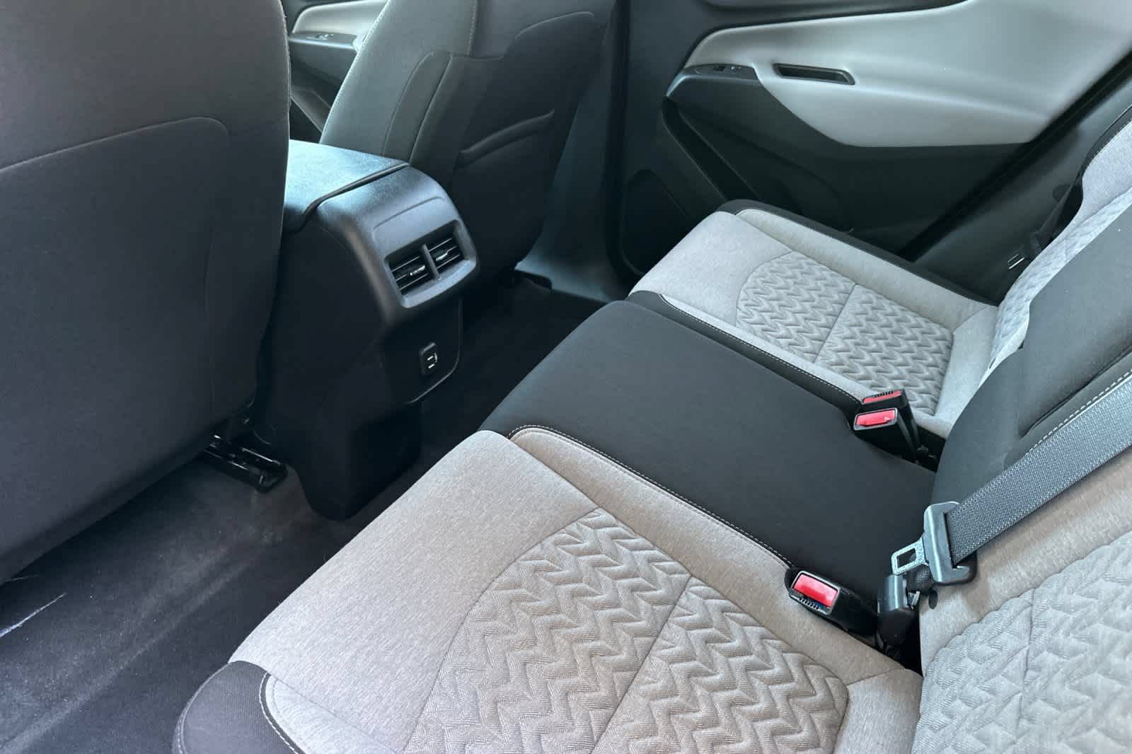 Used 2023 Chevrolet Equinox LT w/ Driver Convenience Package FWD image 4