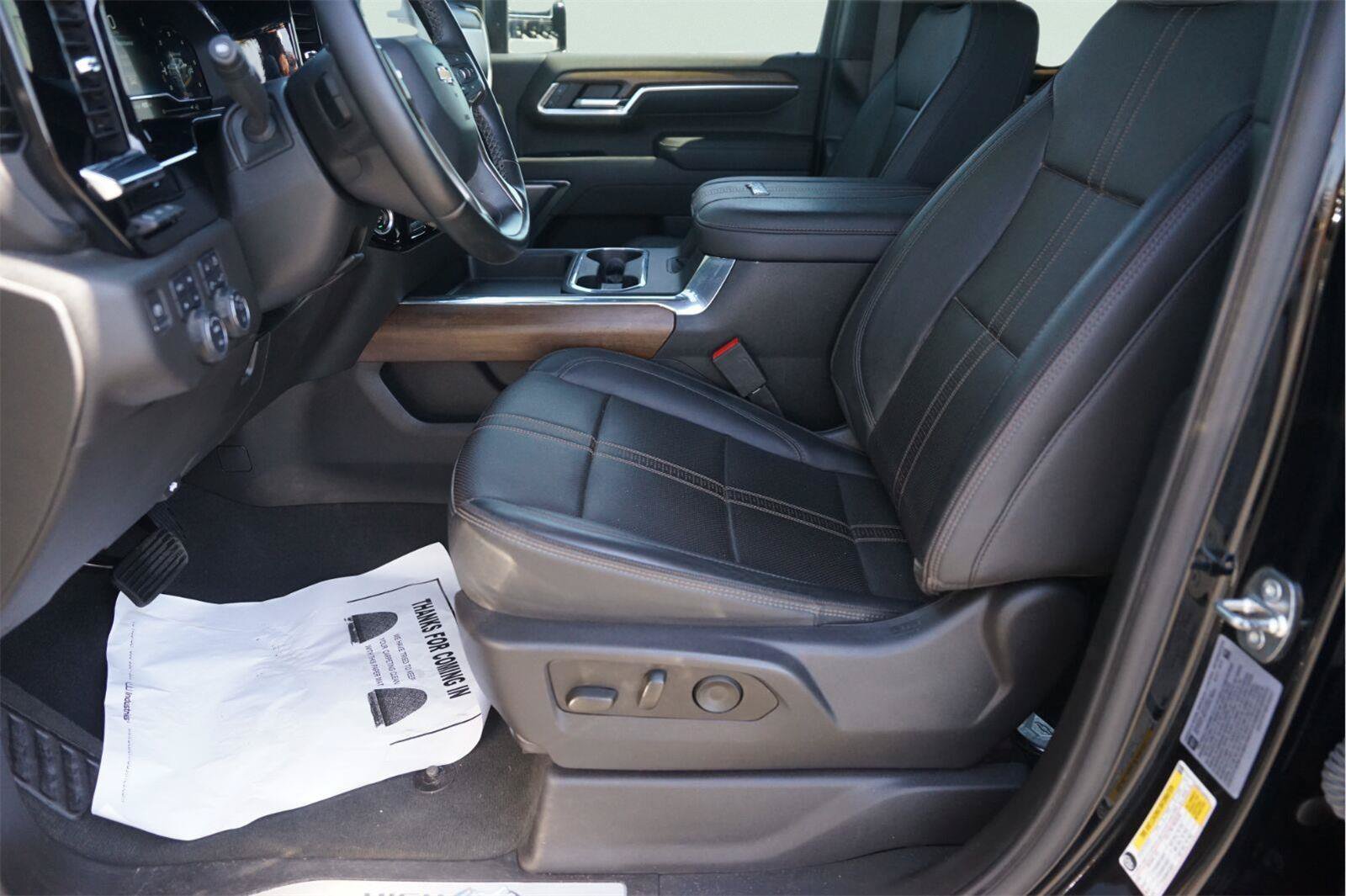 Used 2024 Chevrolet Silverado 3500 High Country w/ High Country Premium Package AWD/4WD image 9