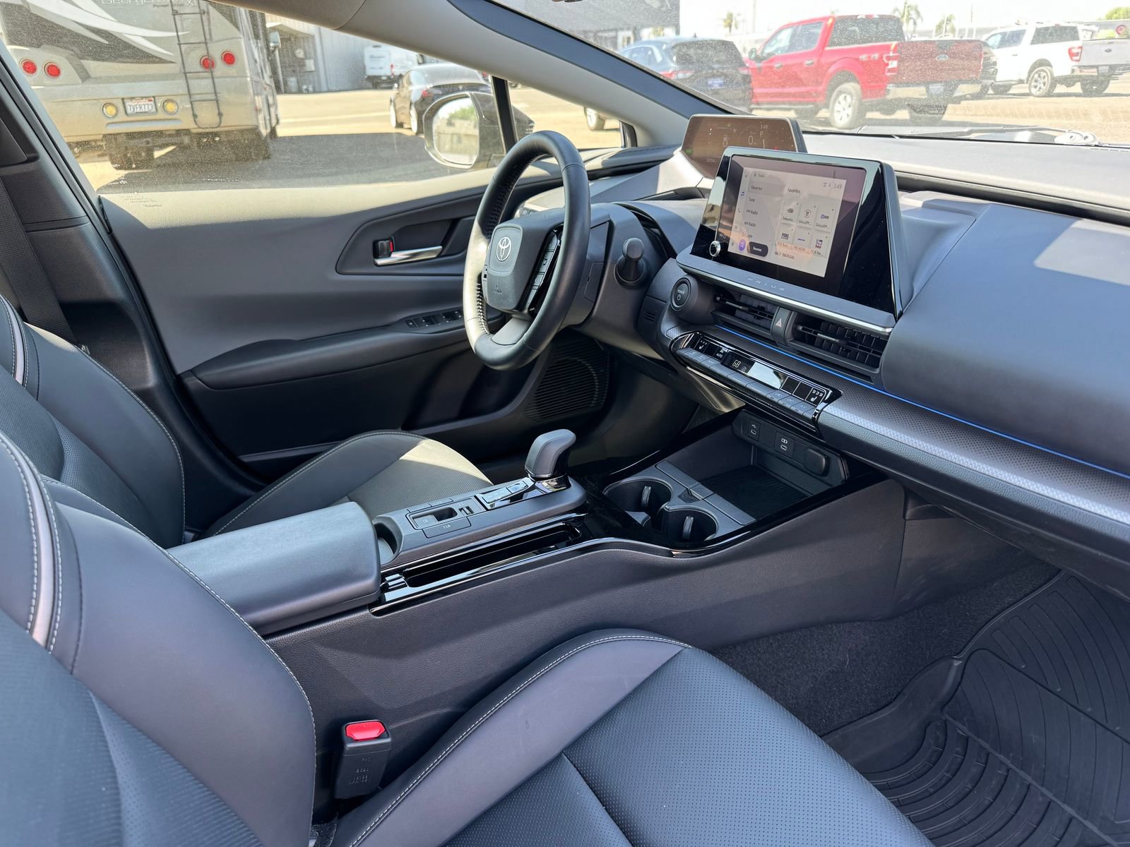 Used 2024 Toyota Prius XLE FWD image 18