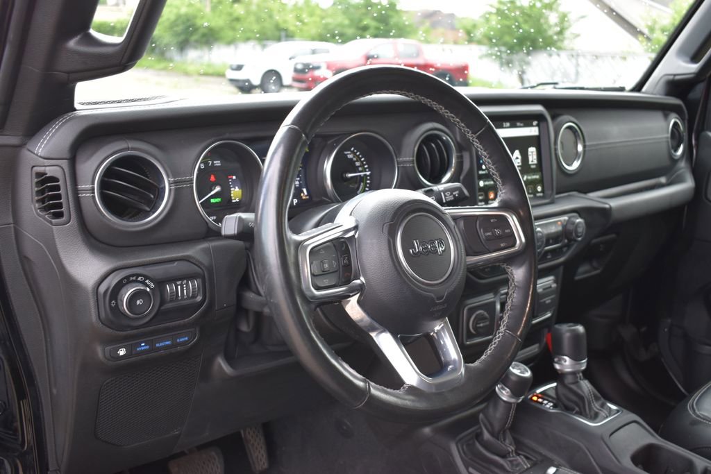 Used 2022 Jeep Wrangler Unlimited Sahara w/ Cold Weather Group AWD/4WD image 10