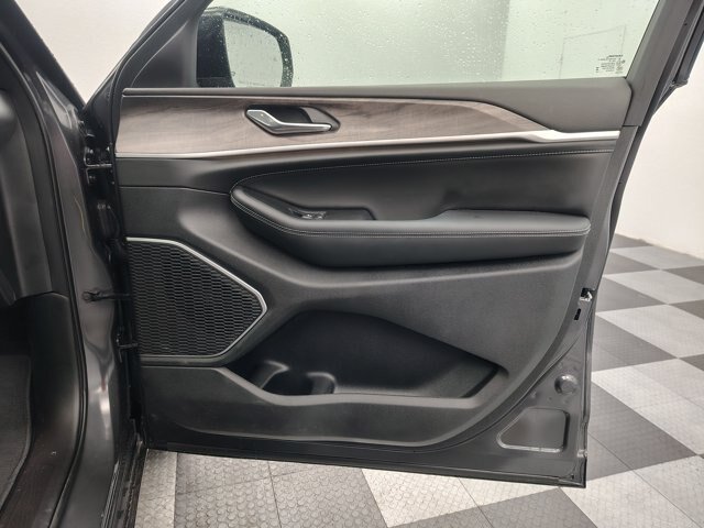Used 2026 Jeep Grand Cherokee Limited AWD/4WD image 27