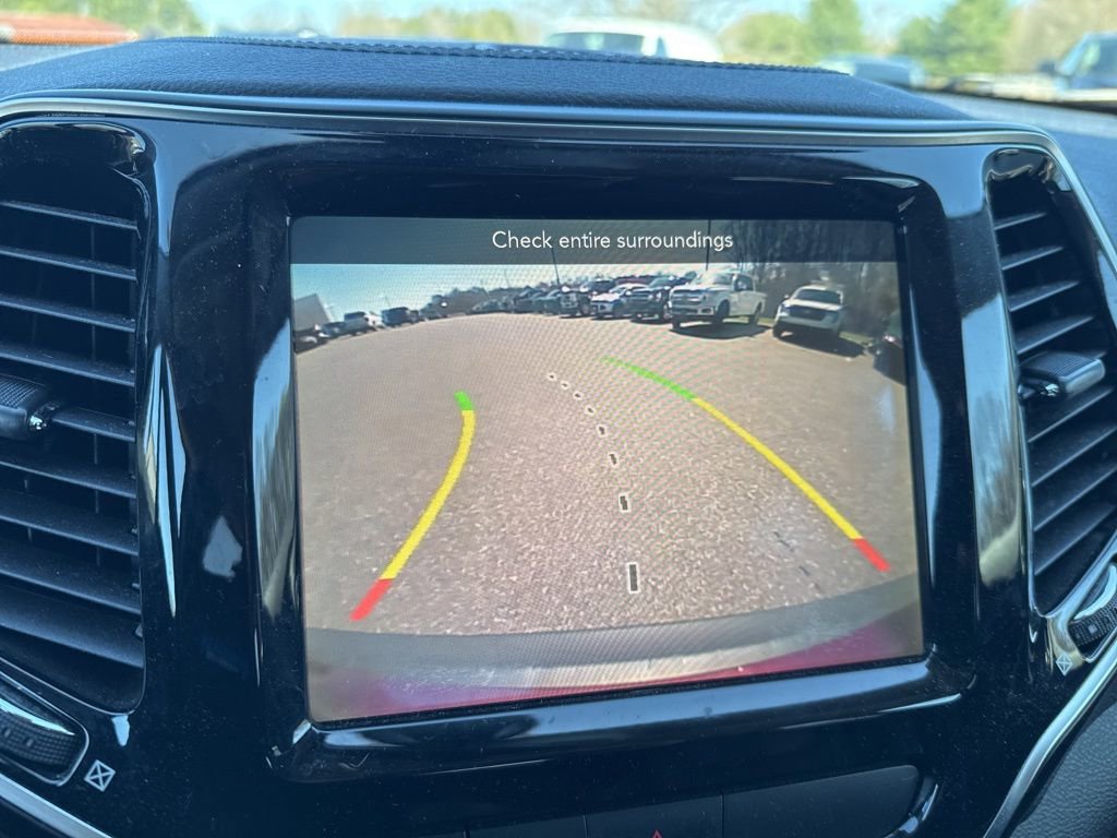 Used 2019 Jeep Cherokee Limited AWD/4WD image 19