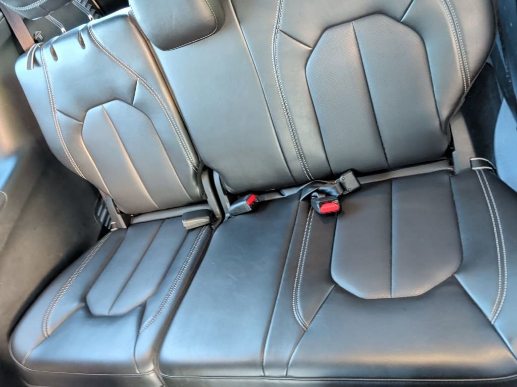 Used 2025 Chrysler Pacifica Select image 9