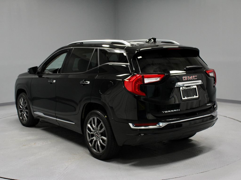 Used 2024 GMC Terrain Denali w/ Black Diamond Edition AWD/4WD image 9