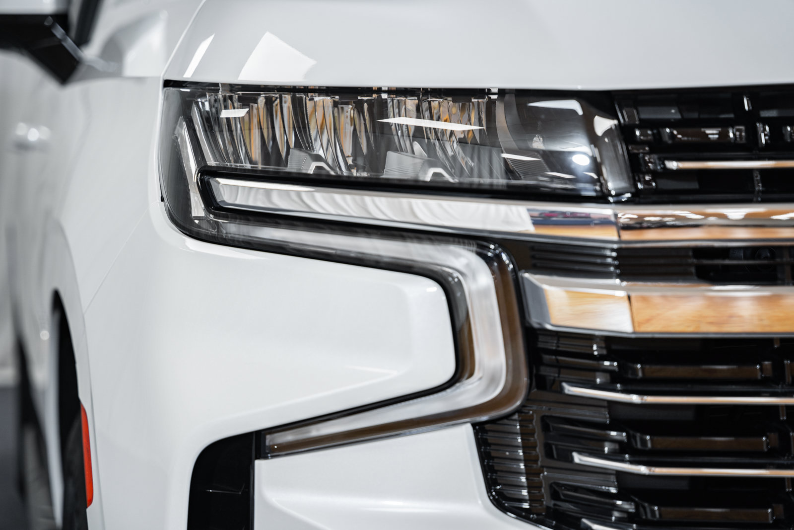 Used 2023 Chevrolet Suburban LT w/ Luxury Package AWD/4WD image 18