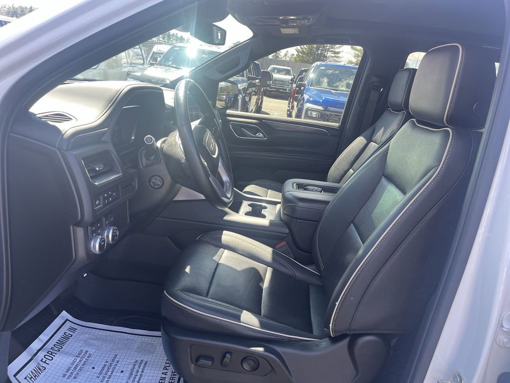 Used 2023 GMC Yukon SLT w/ SLT Luxury Package AWD/4WD image 6