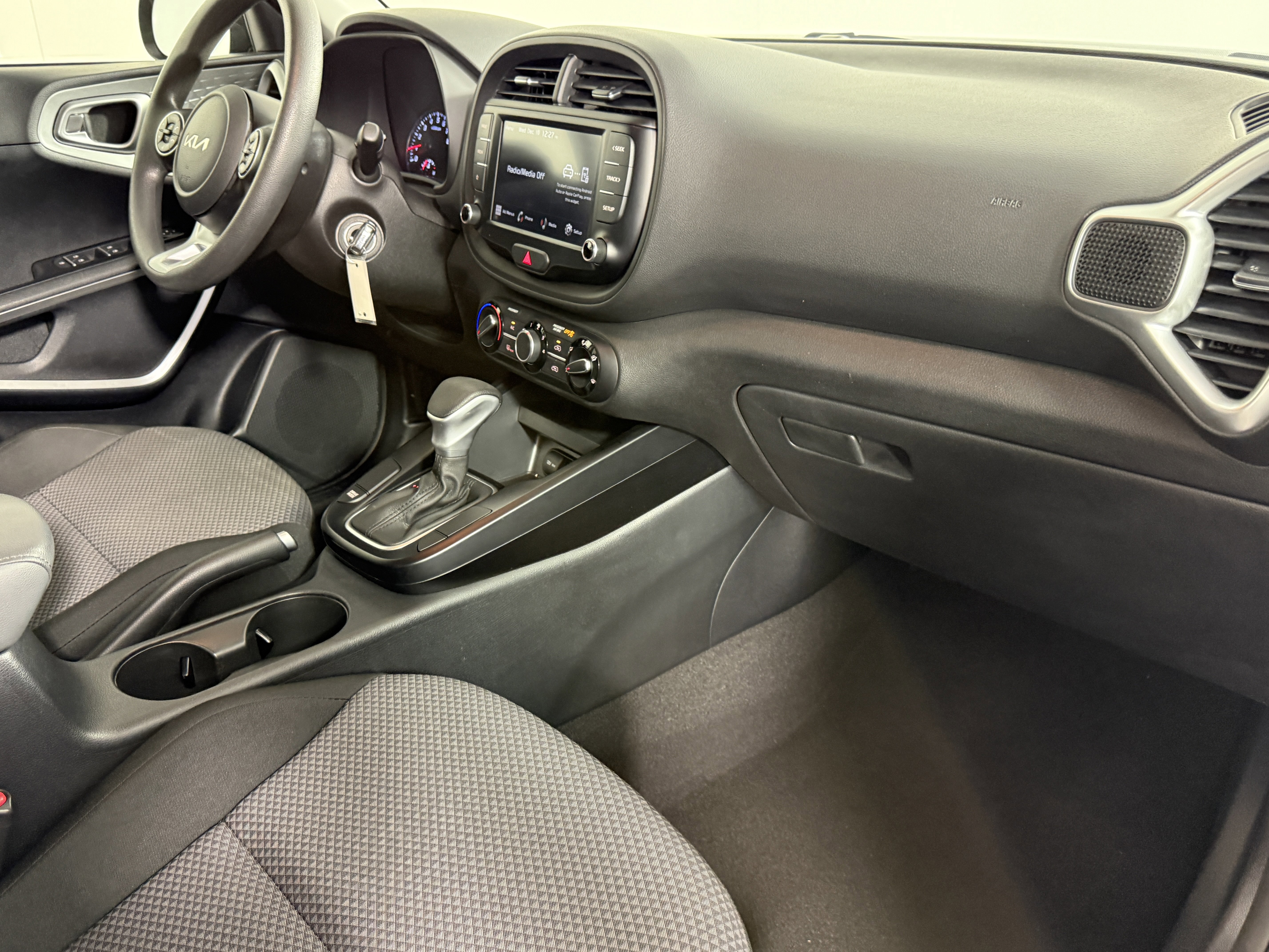 Used 2022 Kia Soul LX image 9