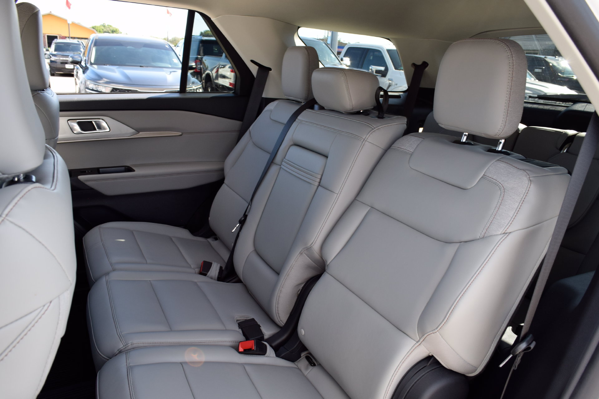 Certified 2025 Ford Explorer Active w/ Active Comfort Package AWD/4WD image 19