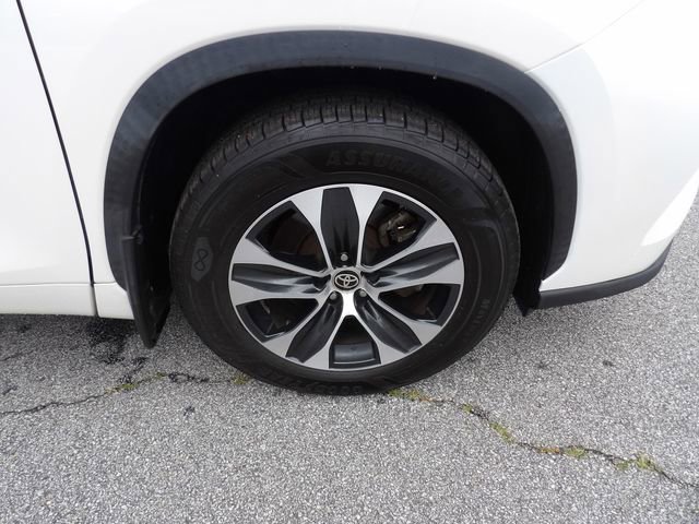 Used 2021 Toyota Highlander XLE AWD/4WD image 12
