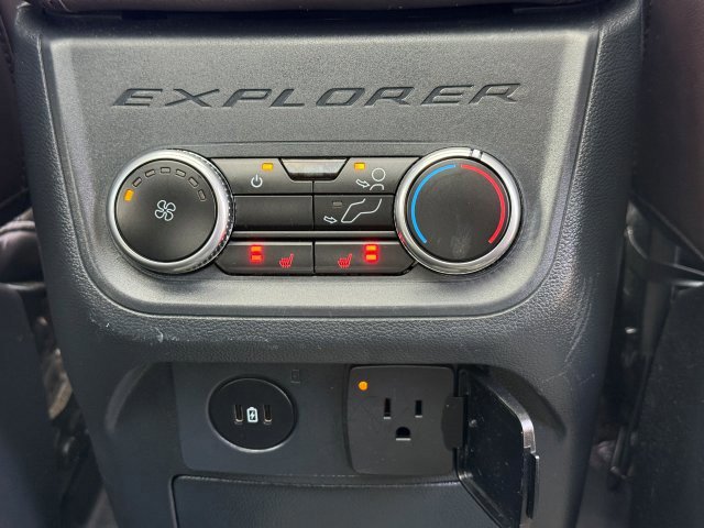 Certified 2025 Ford Explorer Platinum w/ LUX Leather Package image 24