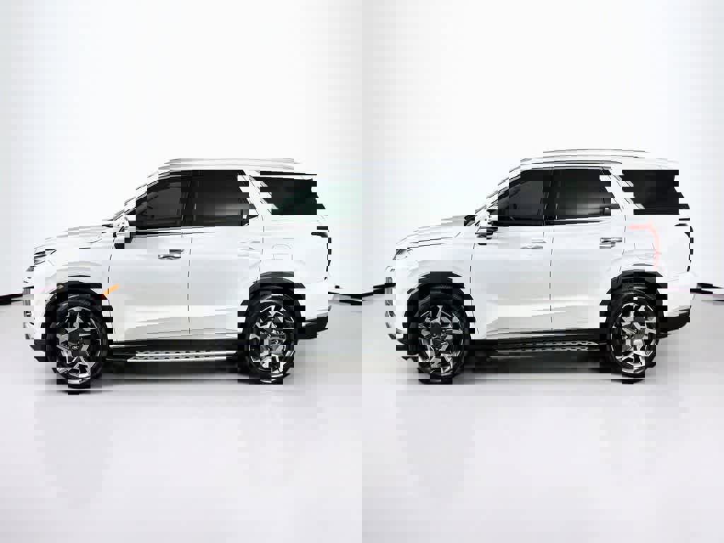 Used 2025 Hyundai Palisade SEL FWD image 3