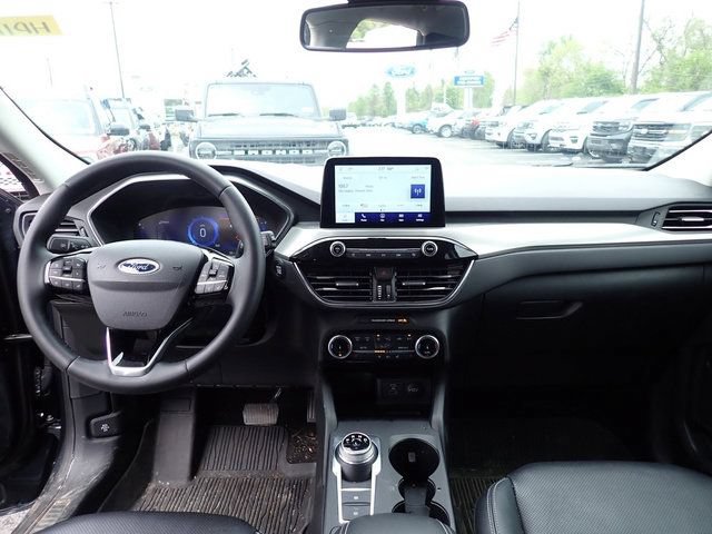 Certified 2022 Ford Escape Titanium AWD/4WD image 13