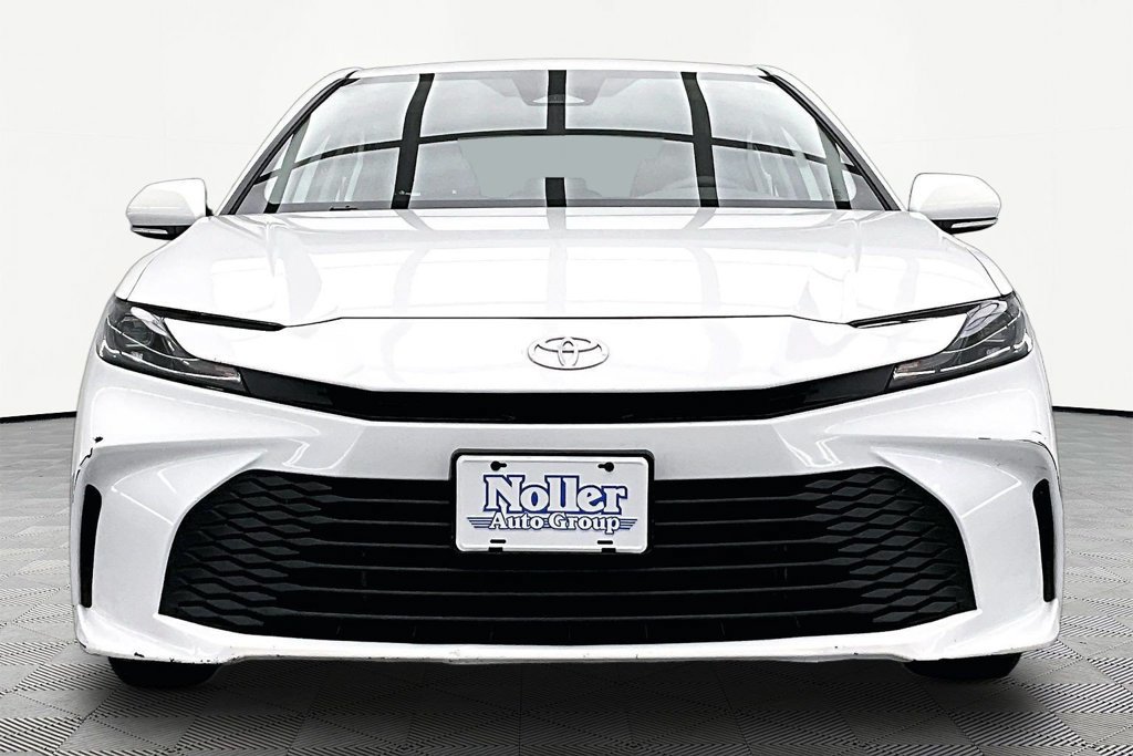 Used 2025 Toyota Camry LE FWD image 3