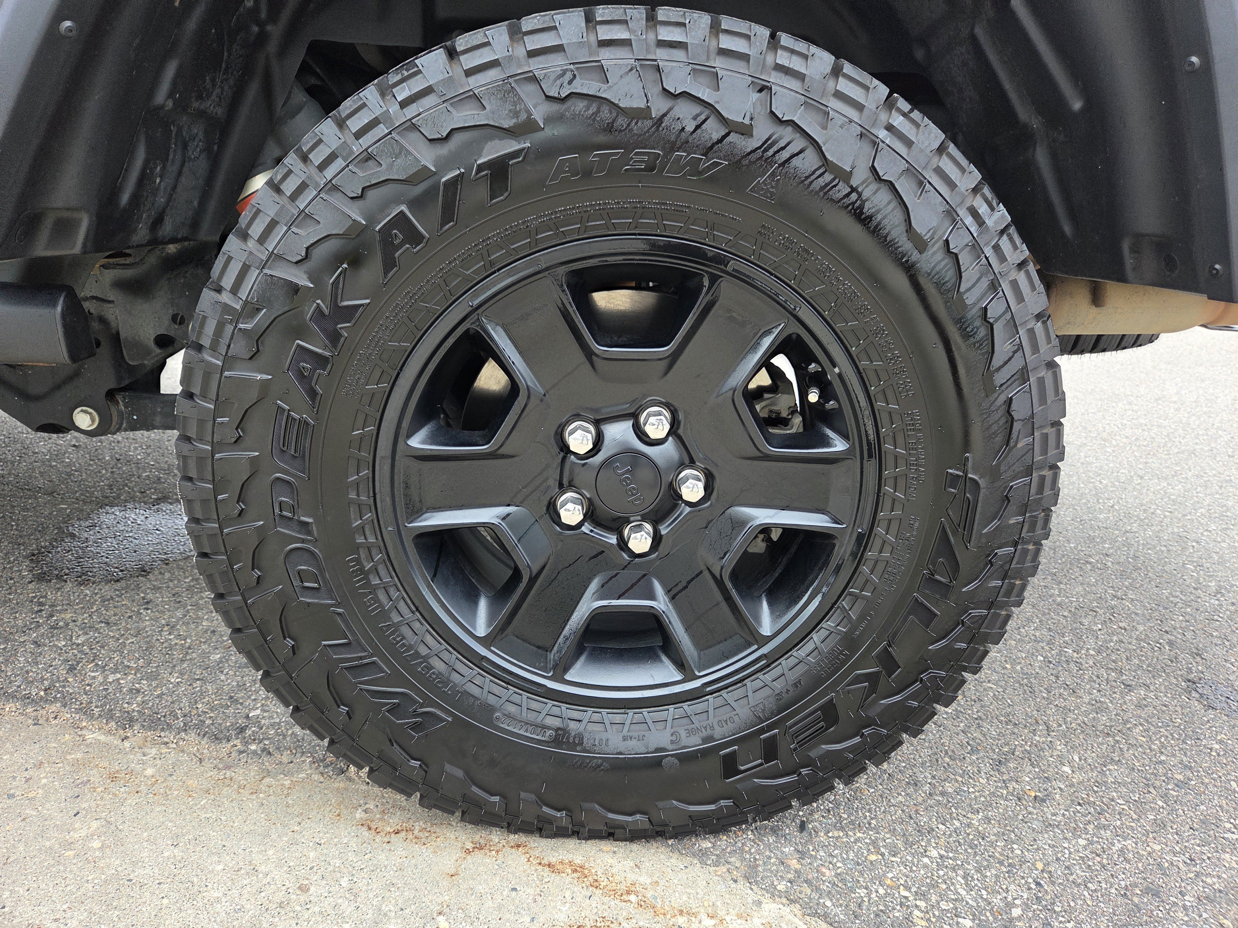 Used 2023 Jeep Gladiator Mojave w/ LED Lighting Group AWD/4WD image 10