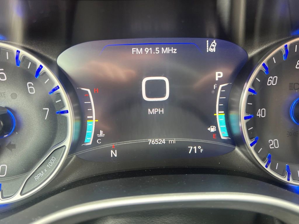 Used 2023 Chrysler Pacifica Touring-L FWD image 19