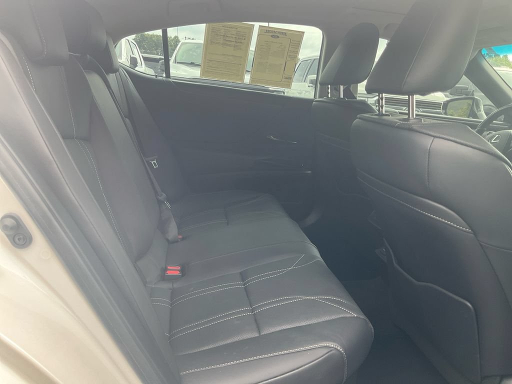 Used 2024 Lexus ES 300h w/ Technology Package FWD image 13