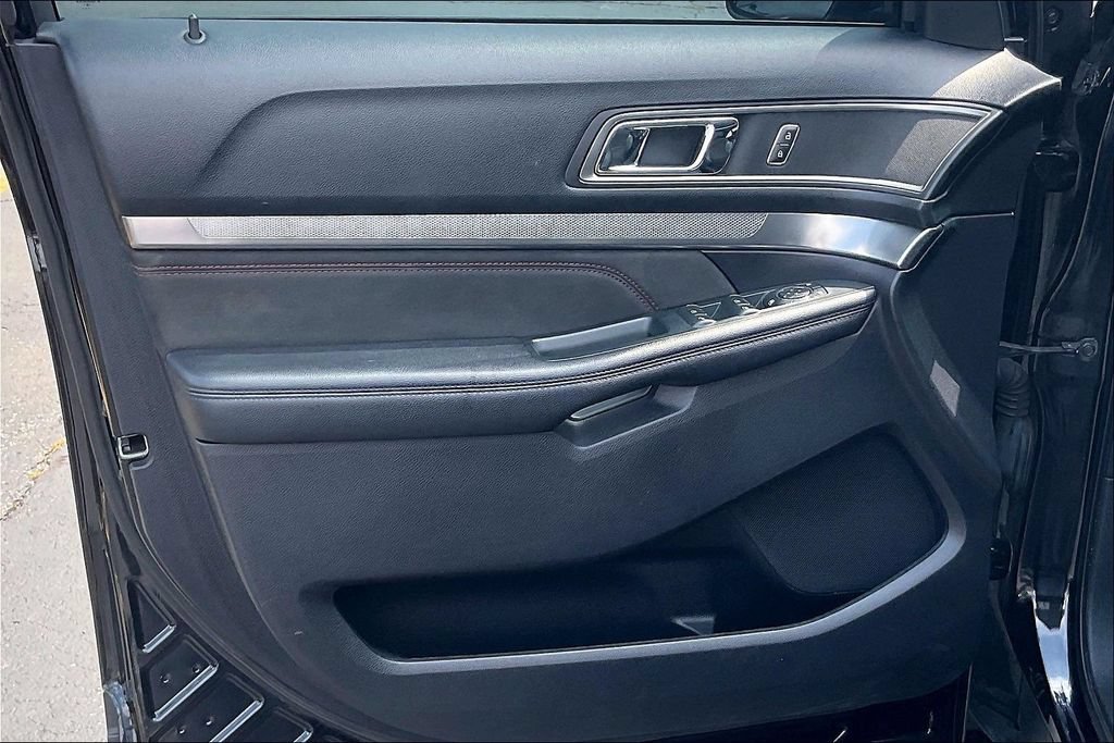 Certified 2019 Ford Explorer XLT w/ Equipment Group 202A AWD/4WD image 22
