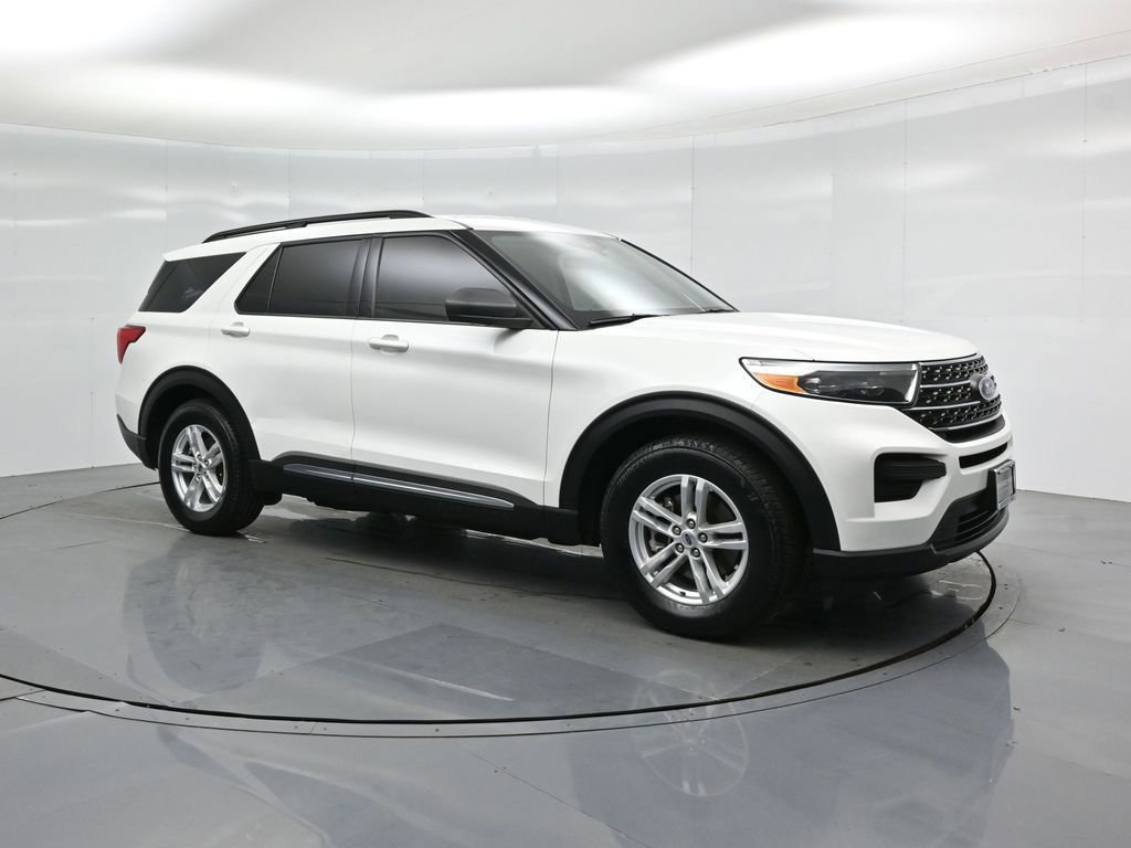 Certified 2023 Ford Explorer XLT image 3