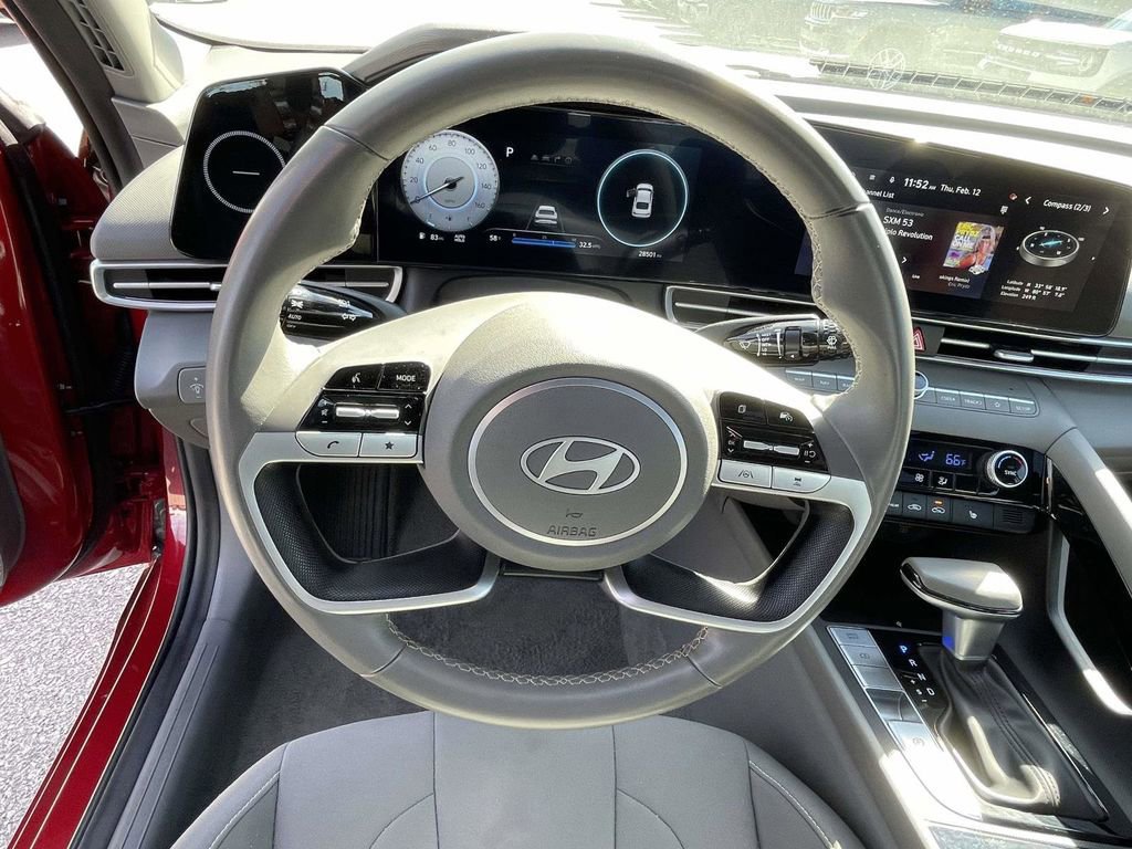 Used 2025 Hyundai Elantra SEL image 18