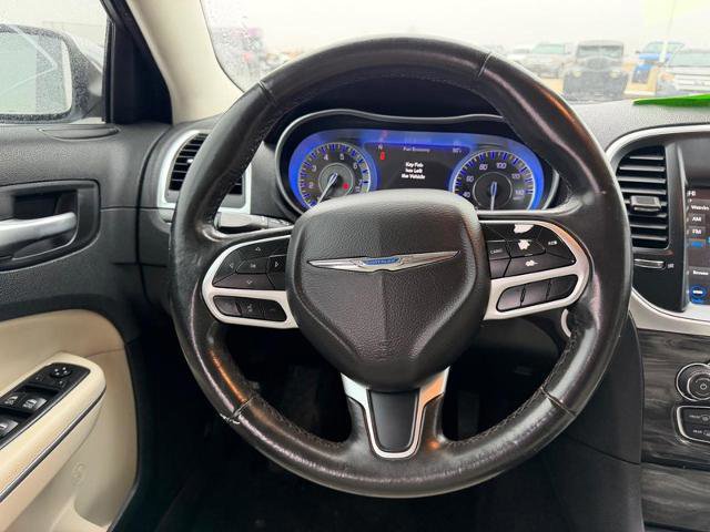Used 2019 Chrysler 300 Touring w/ Chrome Appearance Package image 11