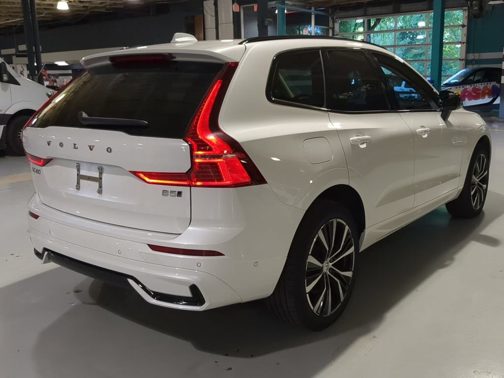 Used 2025 Volvo XC60 B5 Plus AWD/4WD image 8