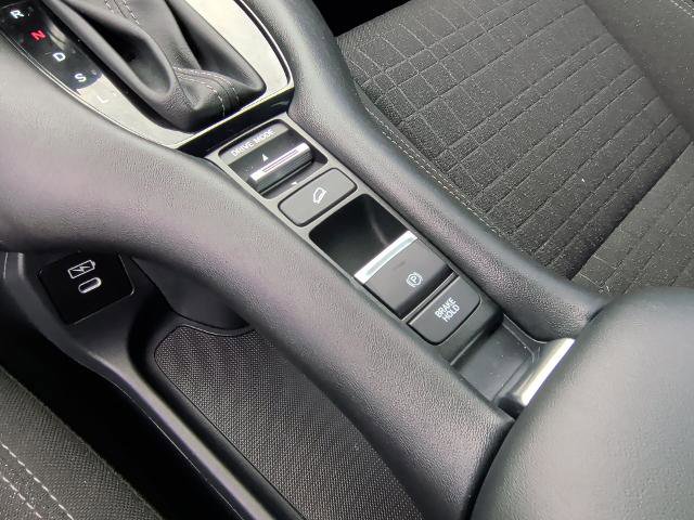 Used 2025 Honda HR-V LX image 31