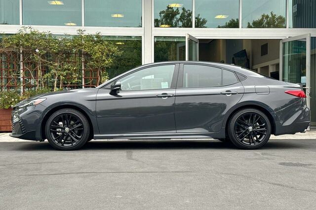 Used 2025 Toyota Camry SE w/ Convenience Package FWD image 7