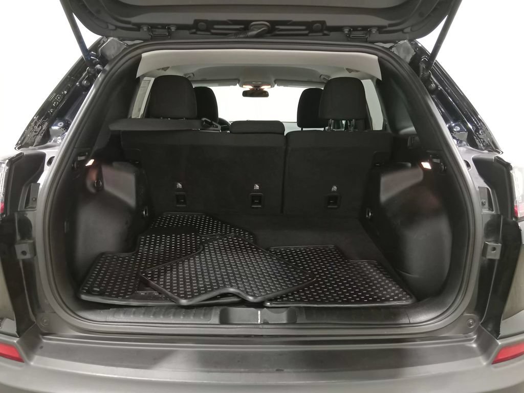 Used 2019 Jeep Cherokee Latitude w/ Cold Weather Group FWD image 5