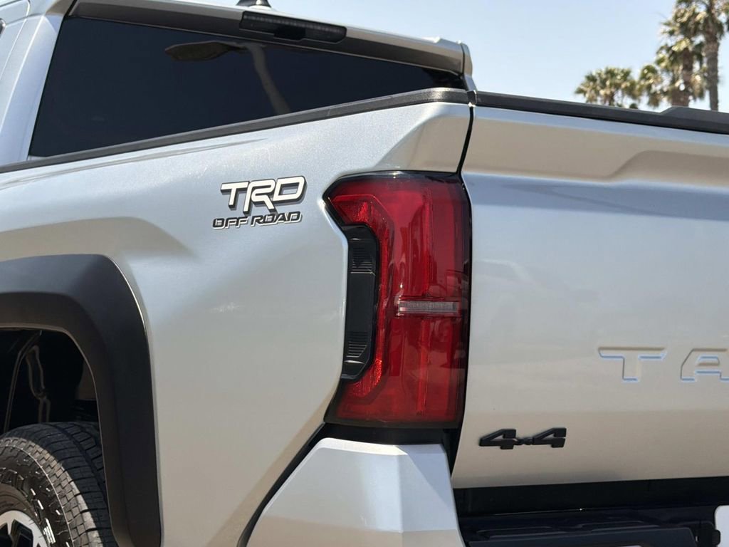 Used 2025 Toyota Tacoma TRD Off-Road AWD/4WD image 8