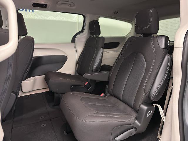 Used 2024 Chrysler Voyager LX image 7