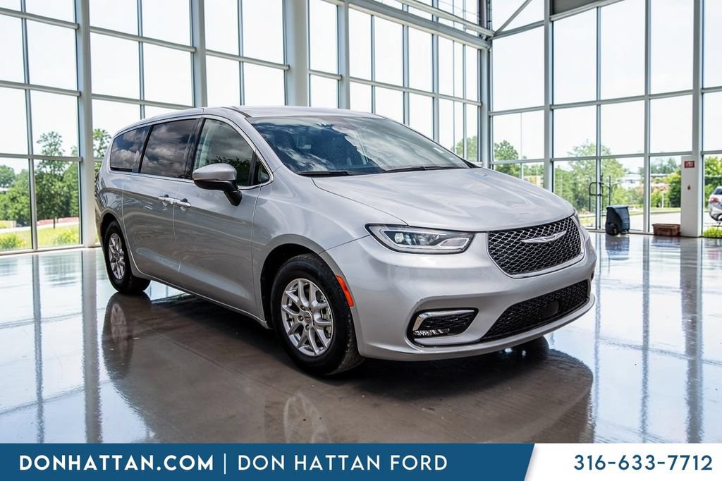 Used 2023 Chrysler Pacifica Touring-L FWD image 31
