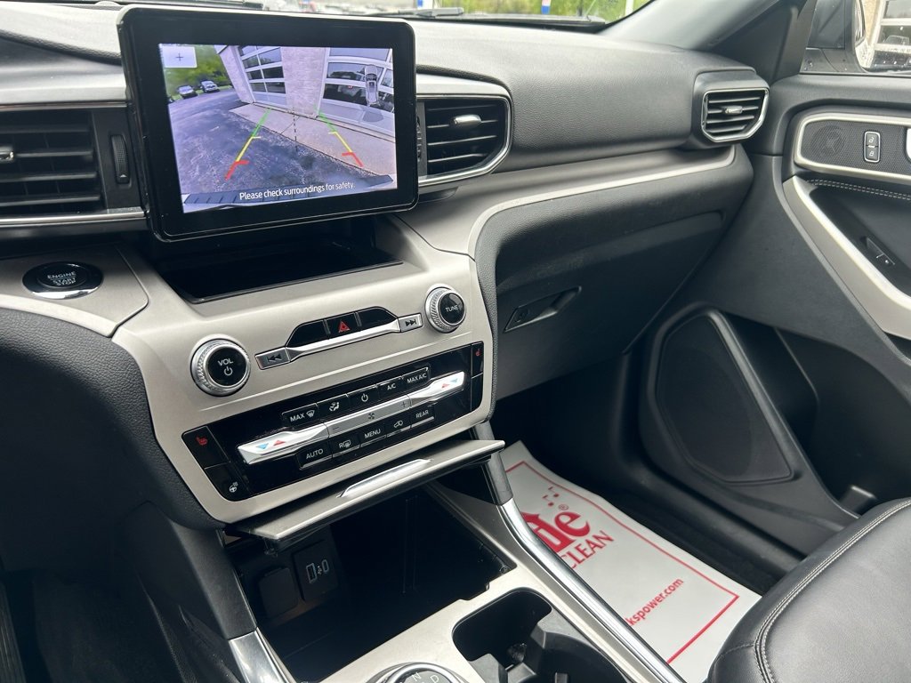 Certified 2022 Ford Explorer XLT w/ Equipment Group 202A image 8