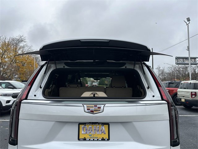 Used 2023 Cadillac Escalade ESV Premium Luxury w/ Performance Package image 5