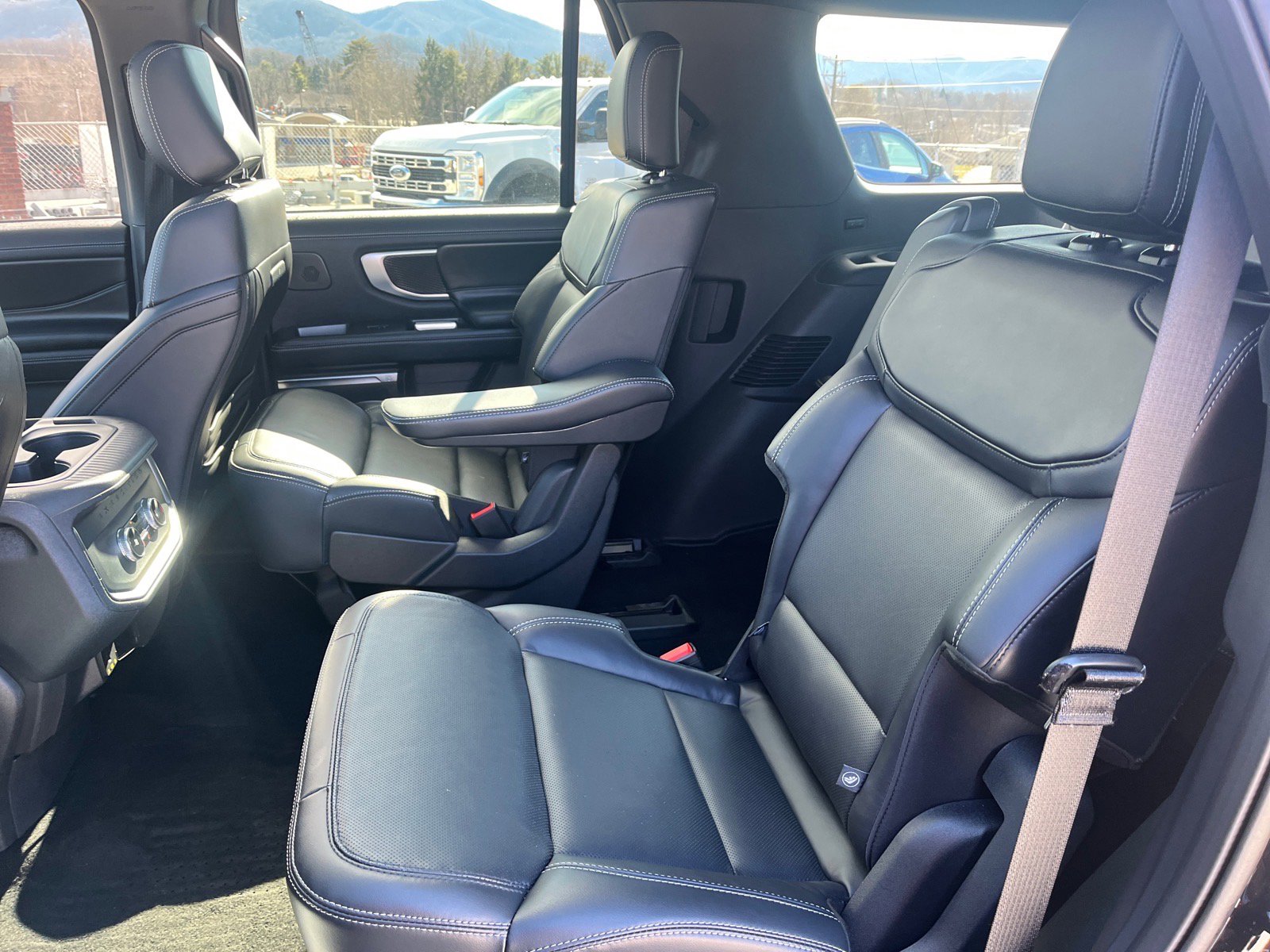 Certified 2025 Ford Expedition Platinum w/ Stealth Performance Package image 17