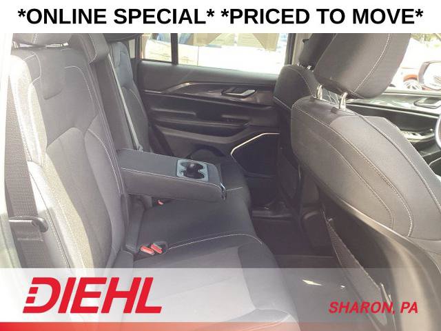 Used 2022 Jeep Grand Cherokee Laredo w/ Luxury Tech Group I AWD/4WD image 13