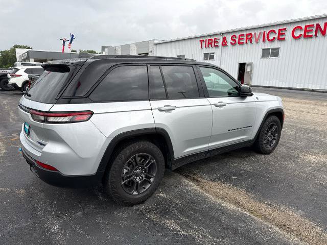 Used 2024 Jeep Grand Cherokee Trailhawk AWD/4WD image 4
