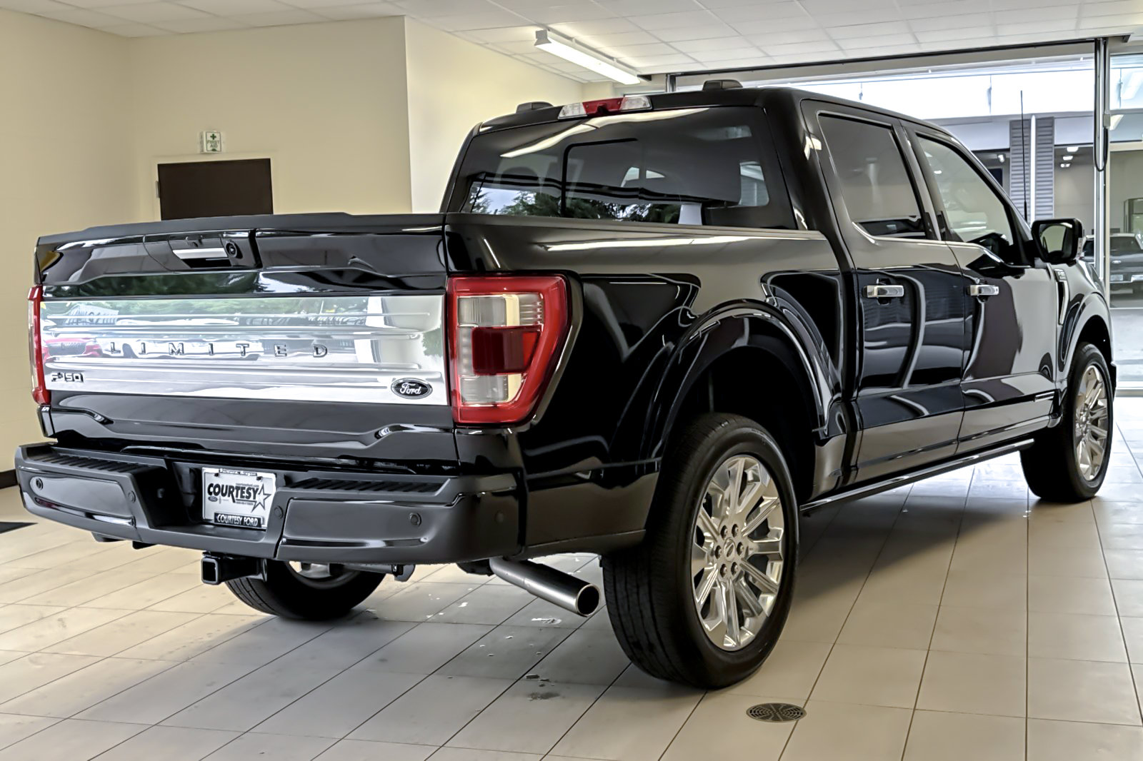 Certified 2022 Ford F150 Limited AWD/4WD image 4