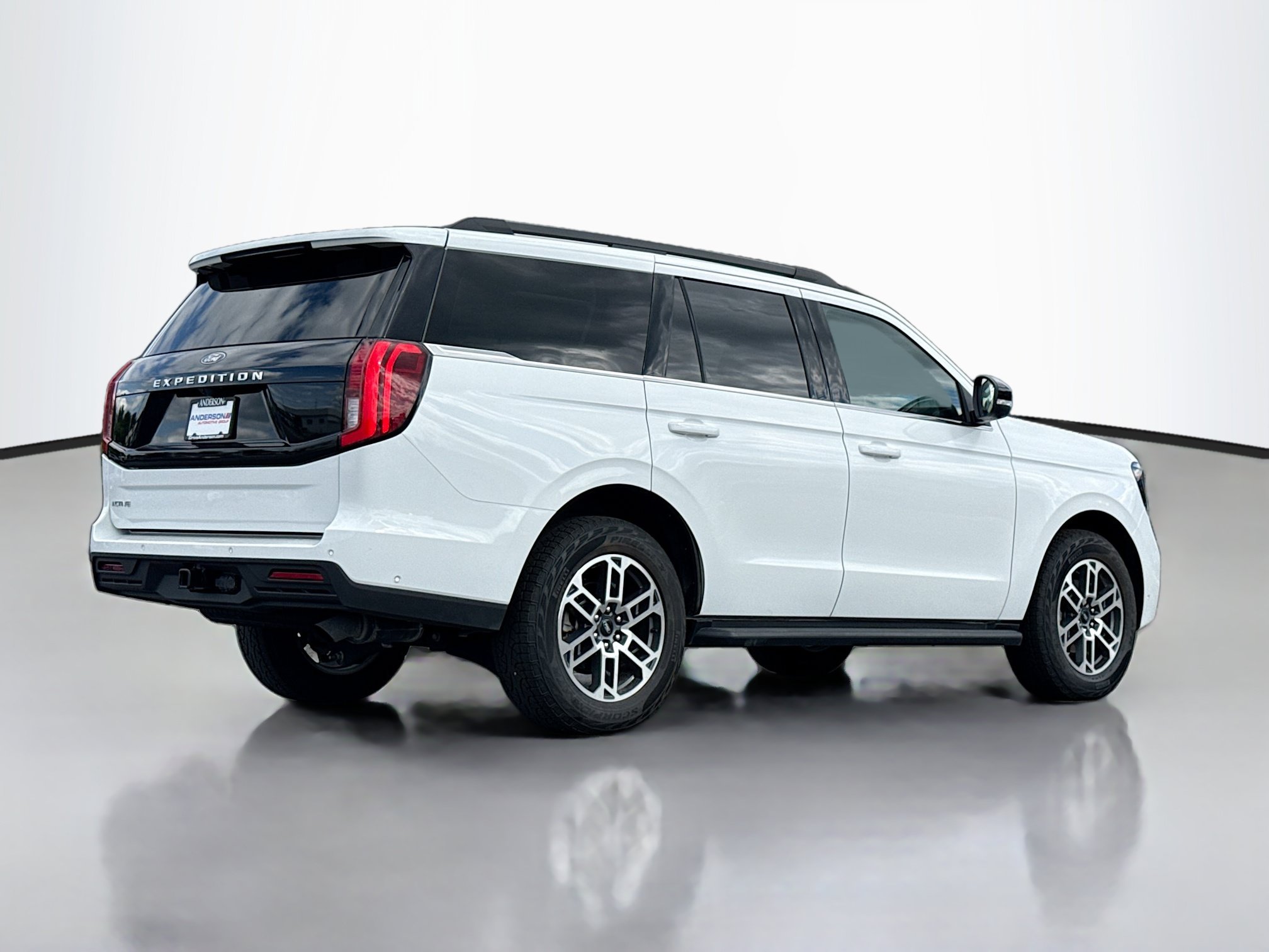 Certified 2025 Ford Expedition Active AWD/4WD image 2