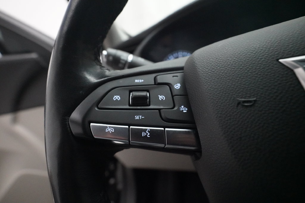 Used 2022 Cadillac XT4 Luxury w/ Cold Weather Package AWD/4WD image 18