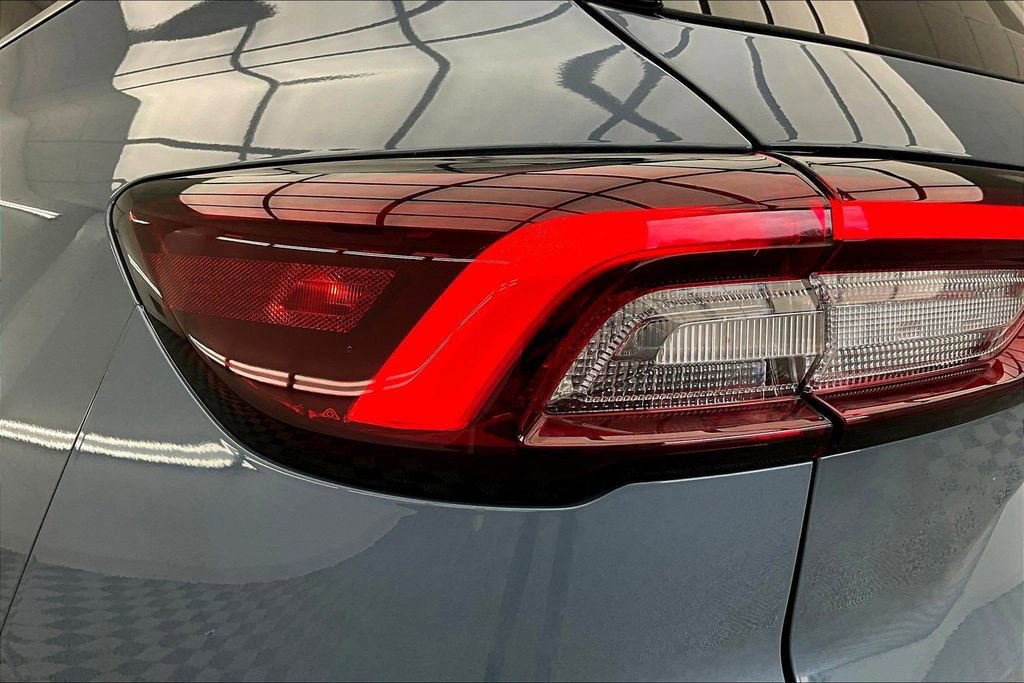 Certified 2025 Ford Escape SE image 30