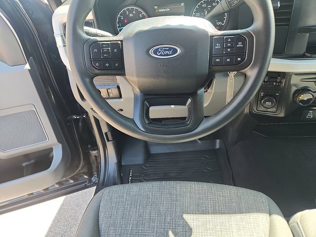 Certified 2025 Ford F350 XLT w/ Snow Plow/Camper Package AWD/4WD image 9