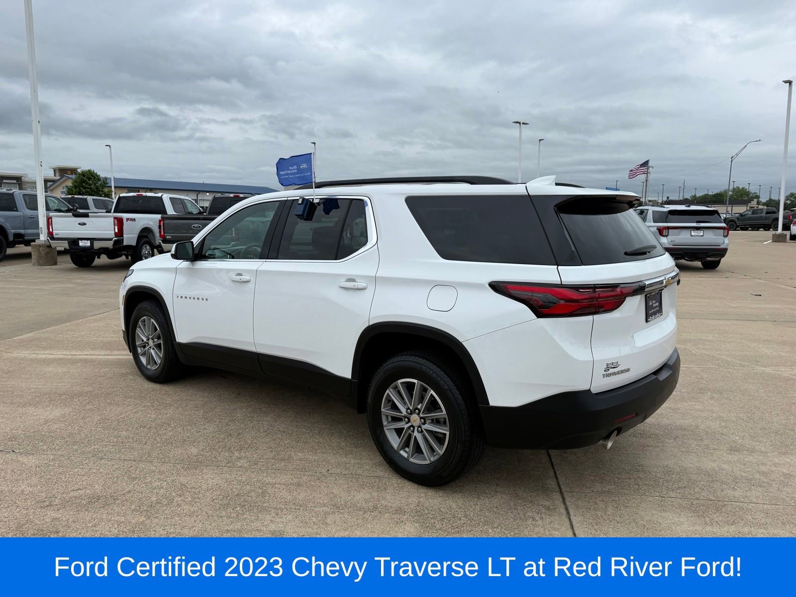 Used 2023 Chevrolet Traverse LT FWD image 7