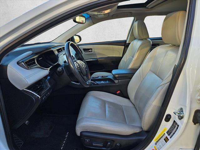 Used 2018 Toyota Avalon Limited image 15