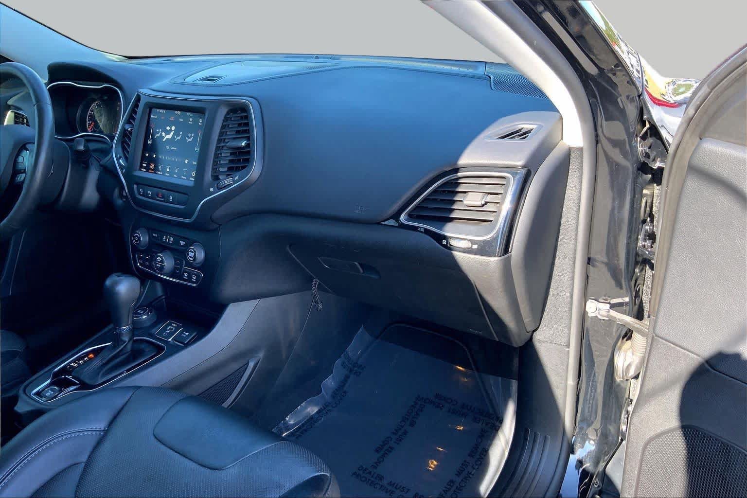 Used 2023 Jeep Cherokee Altitude Lux AWD/4WD image 16