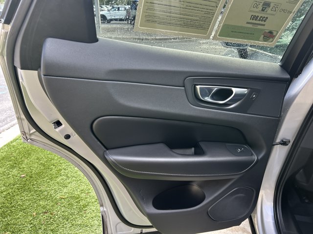 Used 2022 Volvo XC60 B5 Inscription w/ Protection Package Premier FWD image 14