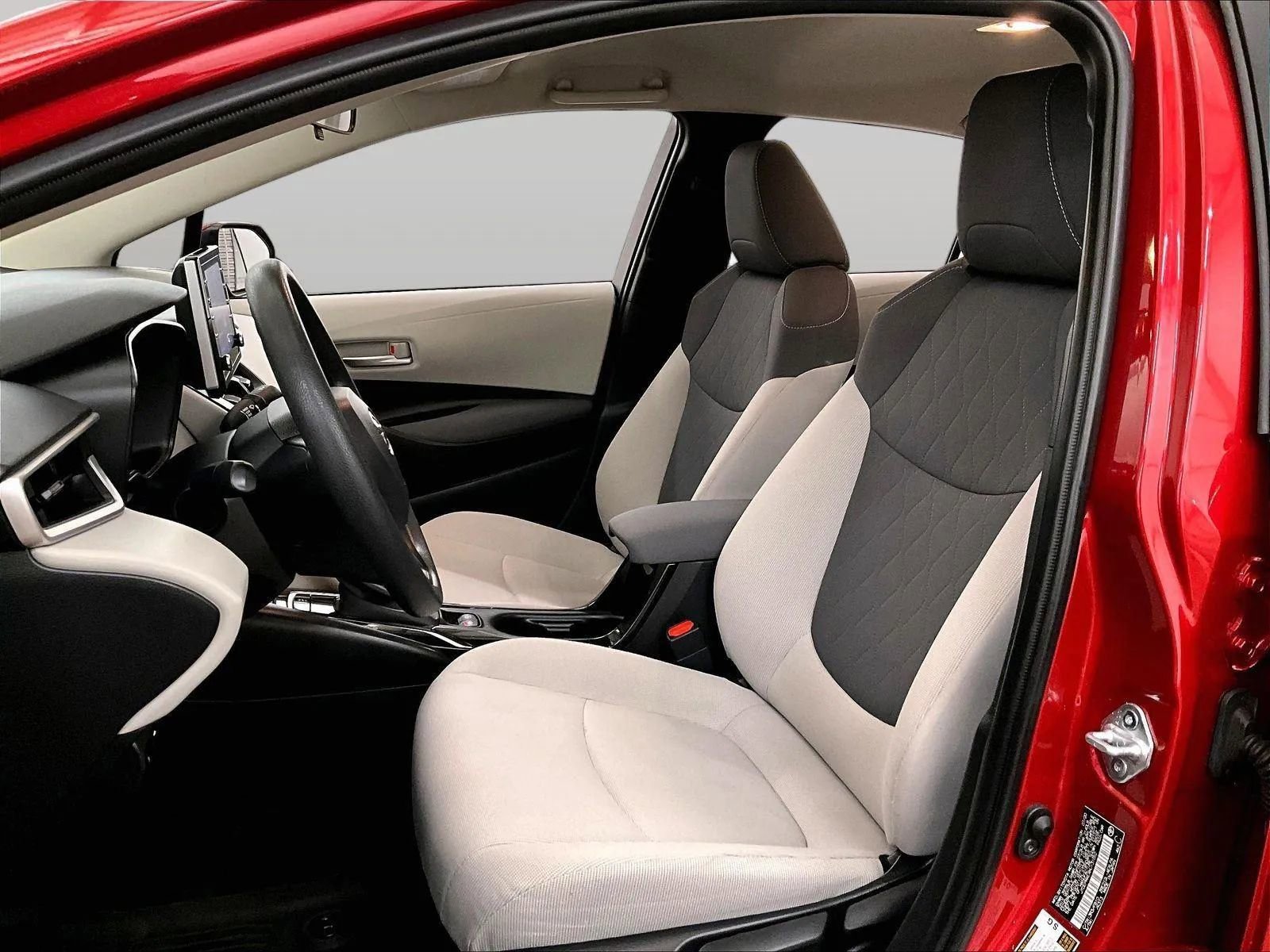 Used 2021 Toyota Corolla LE image 24